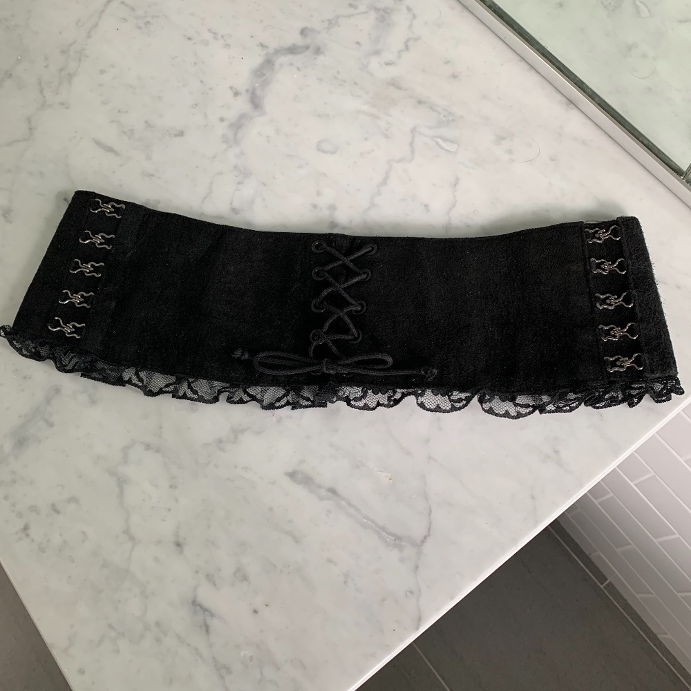 Corset style belt with lace